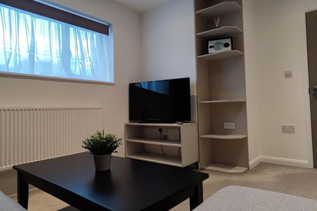 Comfortable 1 Bed Flat With Air Con Borehamwood Exterior photo
