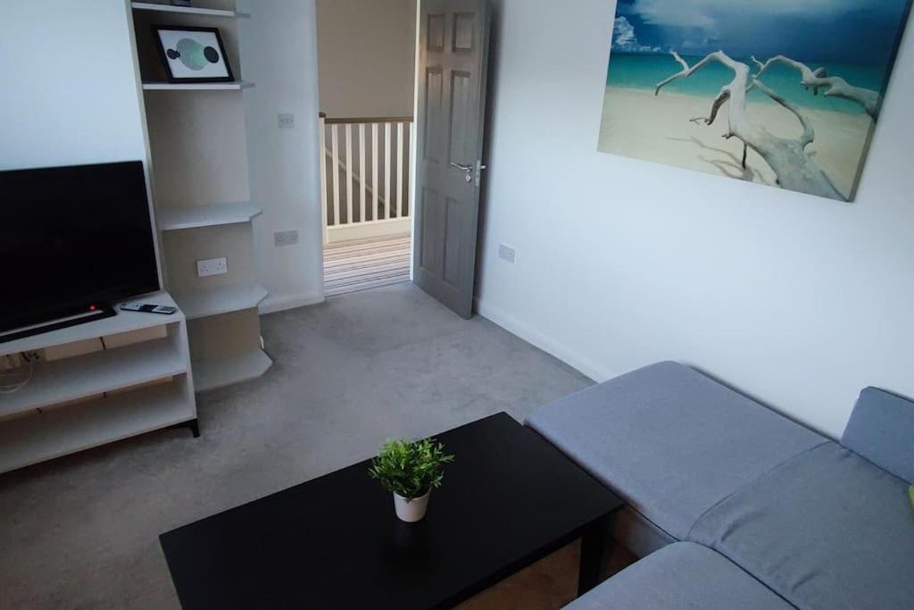 Comfortable 1 Bed Flat With Air Con Borehamwood Exterior photo