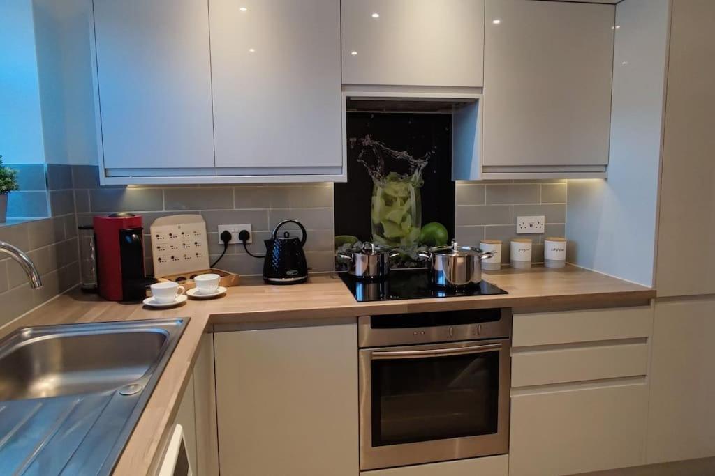 Comfortable 1 Bed Flat With Air Con Borehamwood Exterior photo